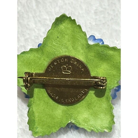 Vintage Crown Staffordshire England Porcelain Rose Brooch Pin Pink *Tiny Flaw - Picture 7 of 10